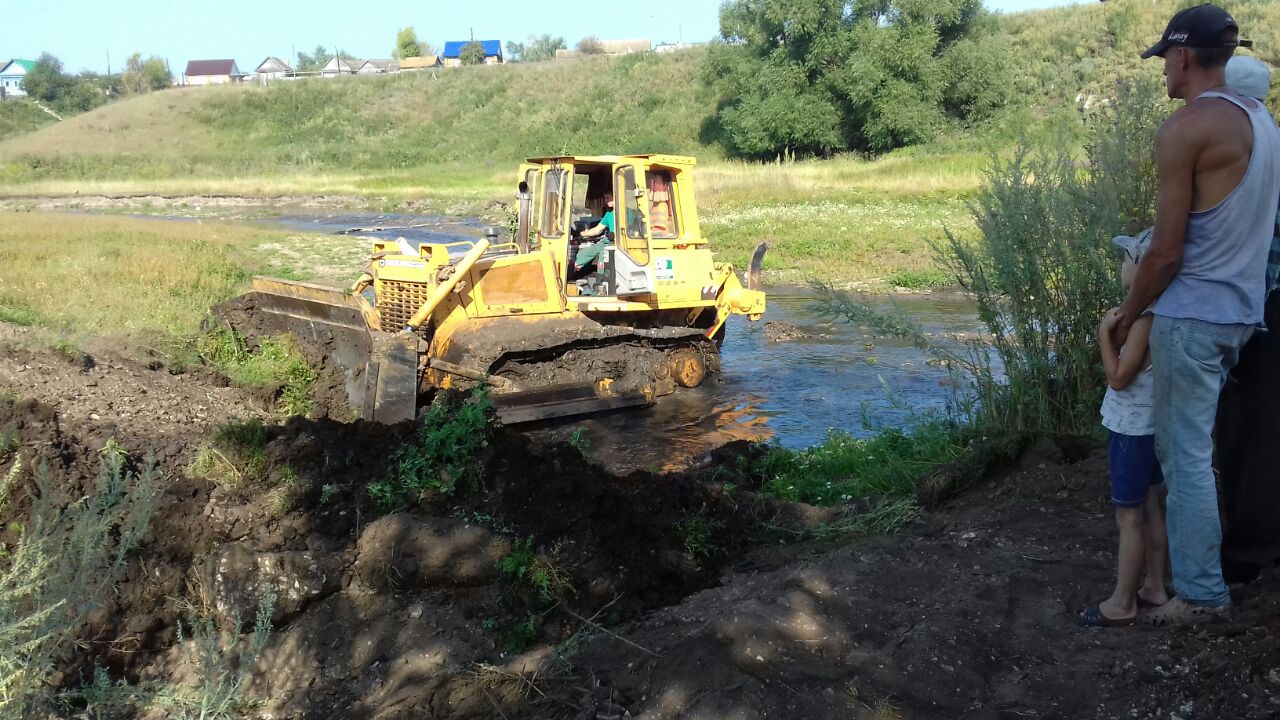 Пруд внутри села Нижняя Каменка